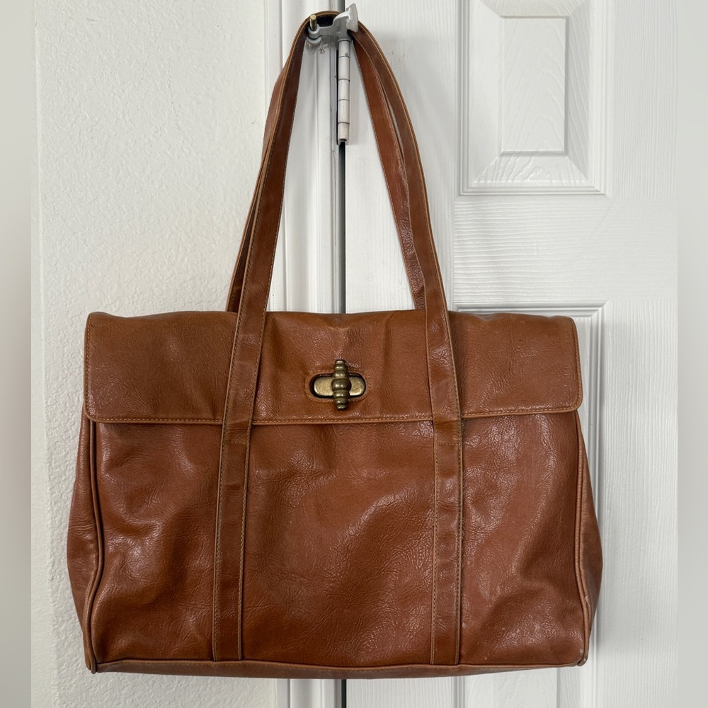 Vintage Capezio bag / briefcase cute vintage shell closure